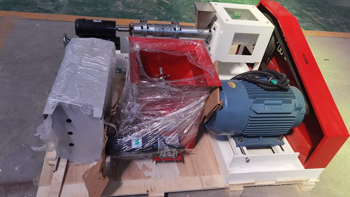 wet type Goldfish feed making machine in the Philippines